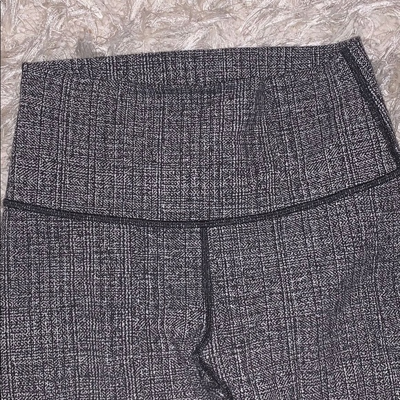 Lululemon grey patterned leggings 2 - Picture 4 of 4